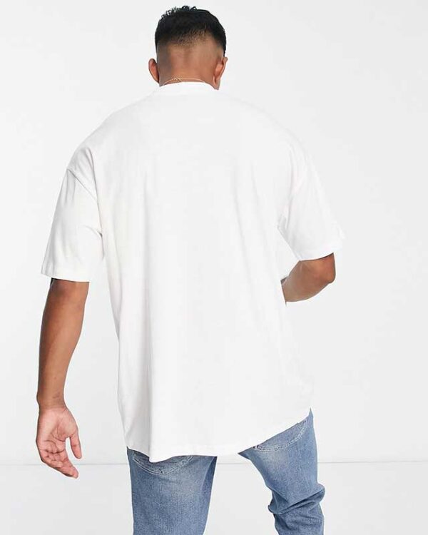 oversized white t-shirt